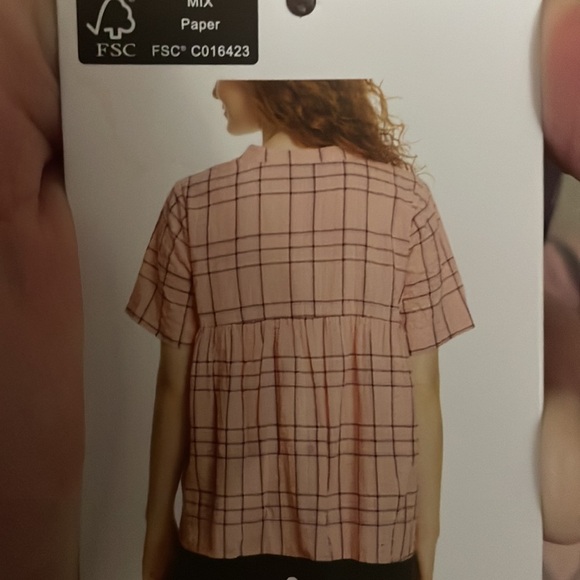 - - - Woman’s Gloria Vanderbilt tops - Picture 2 of 2